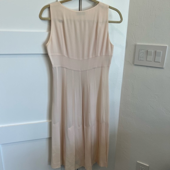 Beautiful pale pink Prada dress - Picture 7 of 12
